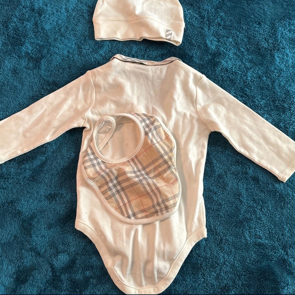Burberry Infant Set - Picture 4 of 4